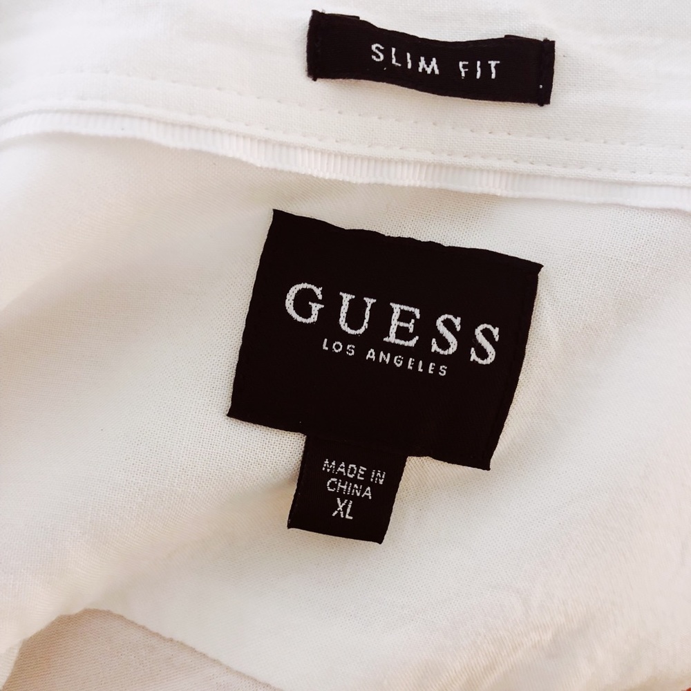 💰SOLD: GUESS Black & White Graphic Button-Down - Picture 2 of 2